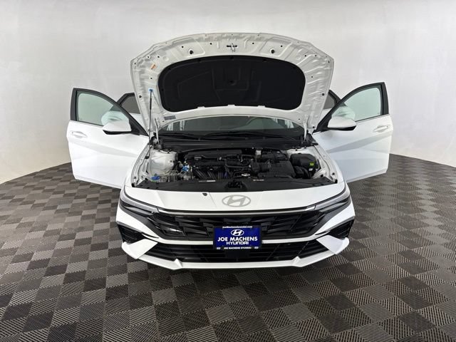 Certified 2025 Hyundai Elantra SEL FWD image 14