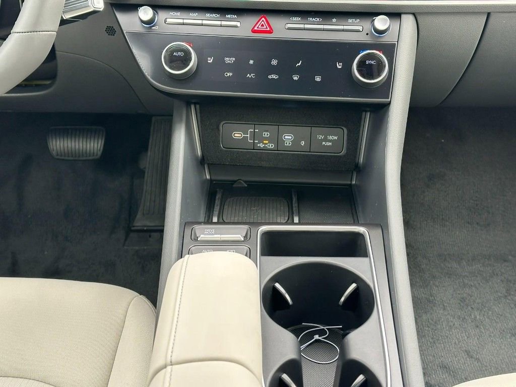 New 2026 Hyundai Sonata SEL FWD image 8