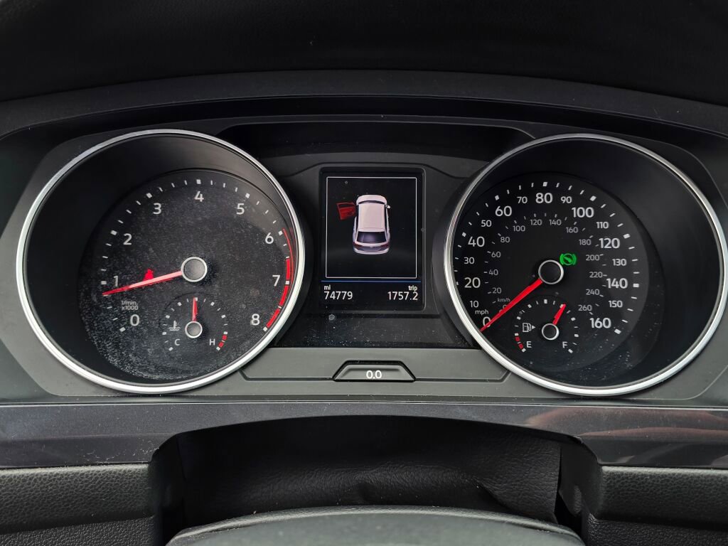 Used 2020 Volkswagen Tiguan SE image 33