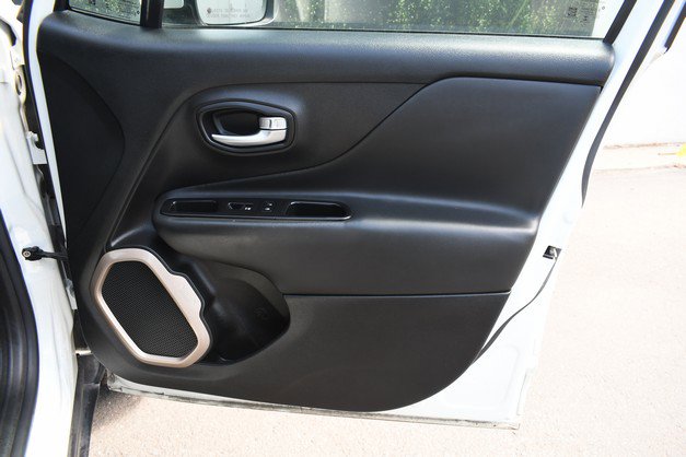 Used 2015 Jeep Renegade Limited AWD/4WD image 23