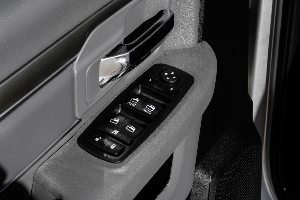 Used 2015 RAM 2500 SLT image 38