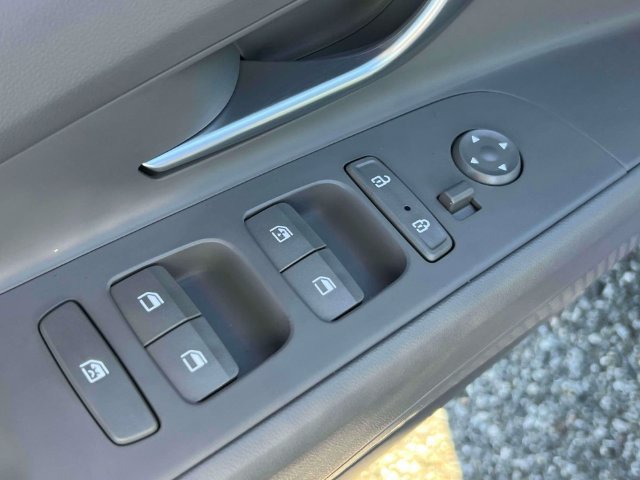 Used 2023 Hyundai Elantra SEL w/ Convenience Package FWD image 17