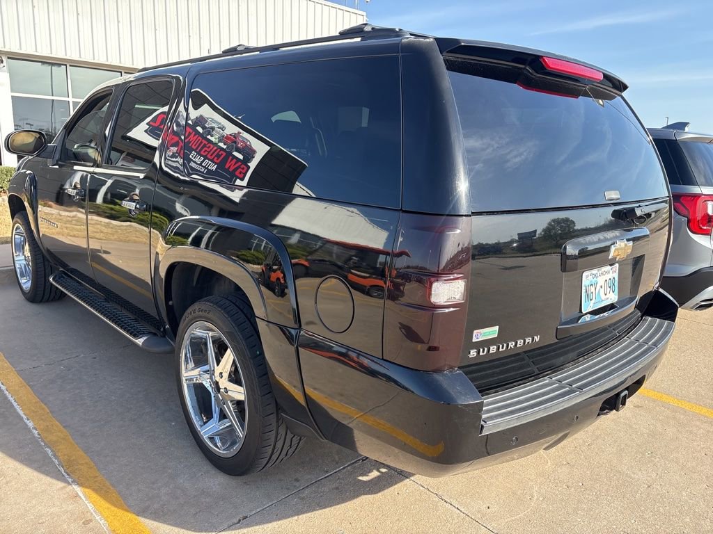 Used 2008 Chevrolet Suburban LT image 8
