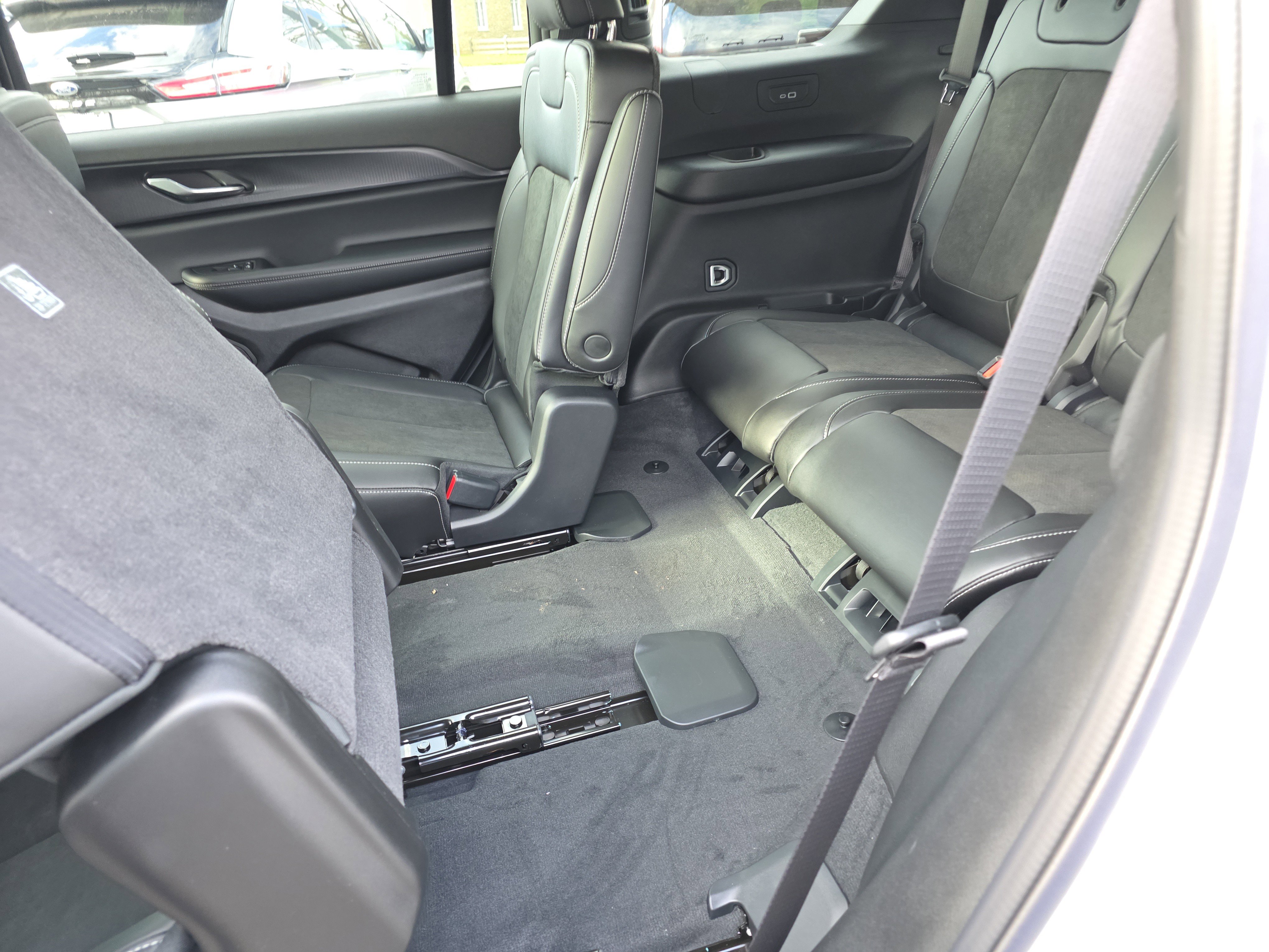 New 2025 Jeep Grand Cherokee L Altitude image 15