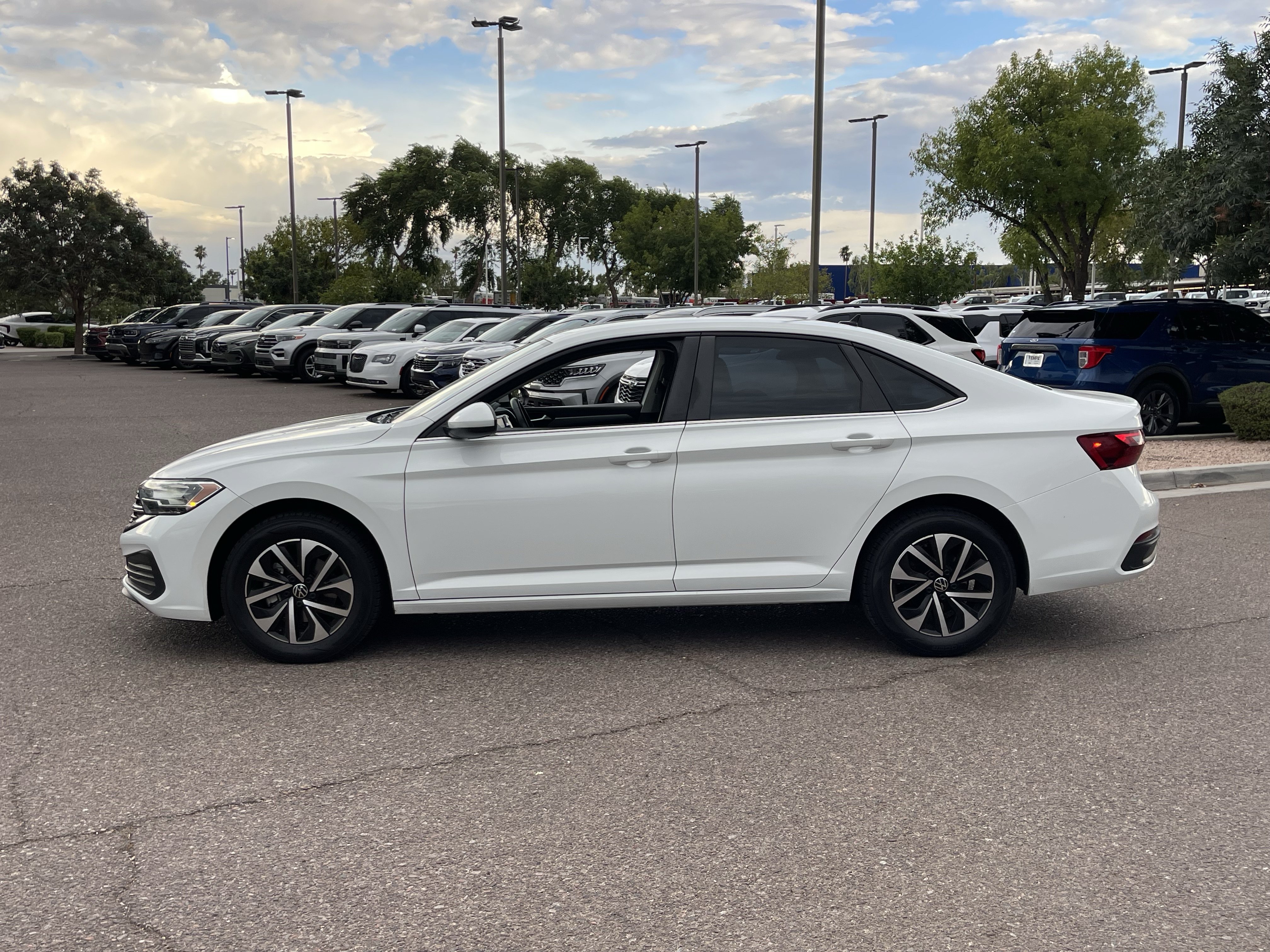 Used 2023 Volkswagen Jetta S FWD image 3