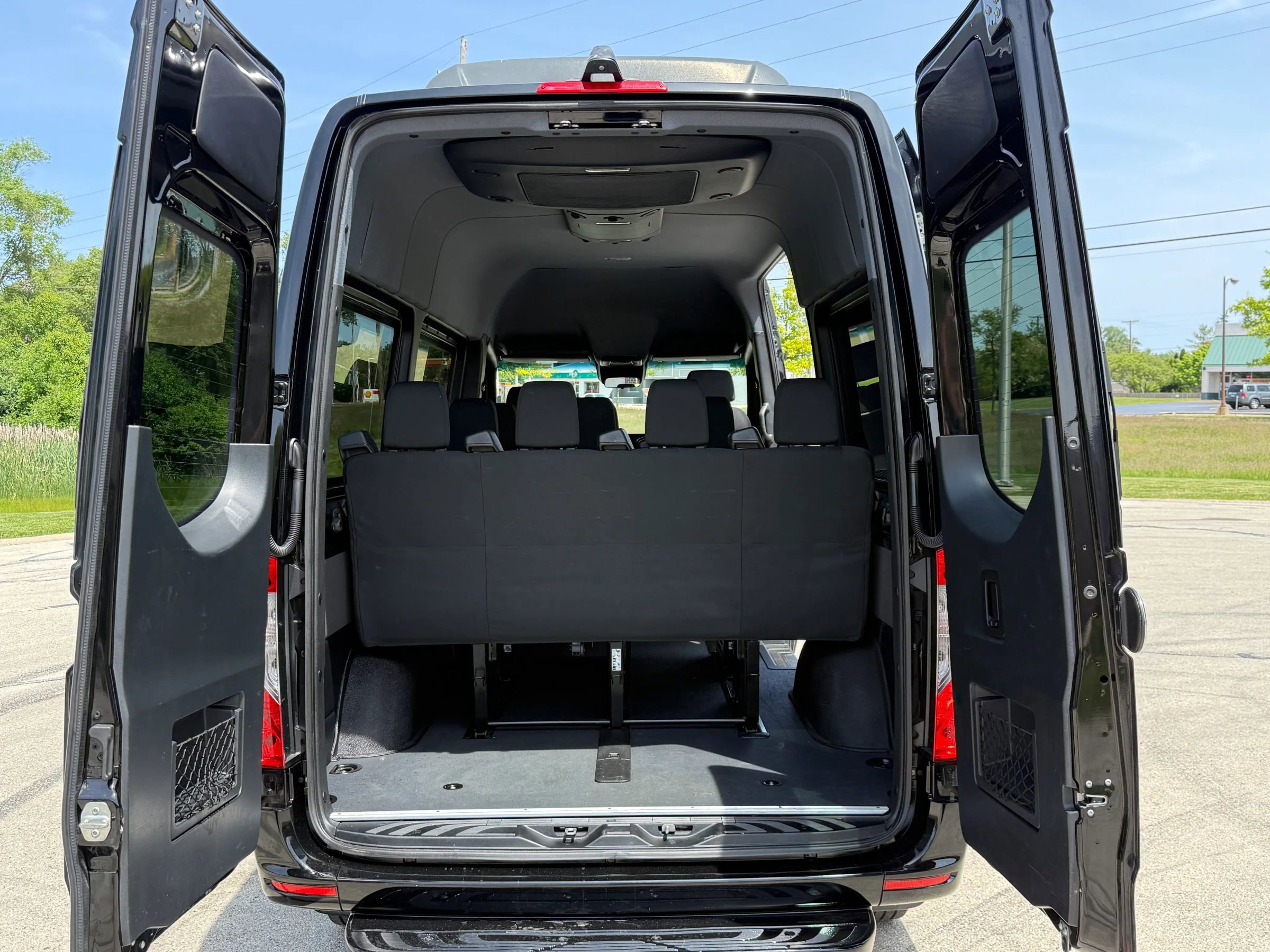 Used 2019 Mercedes-Benz Sprinter 2500 w/ Premium Package image 12