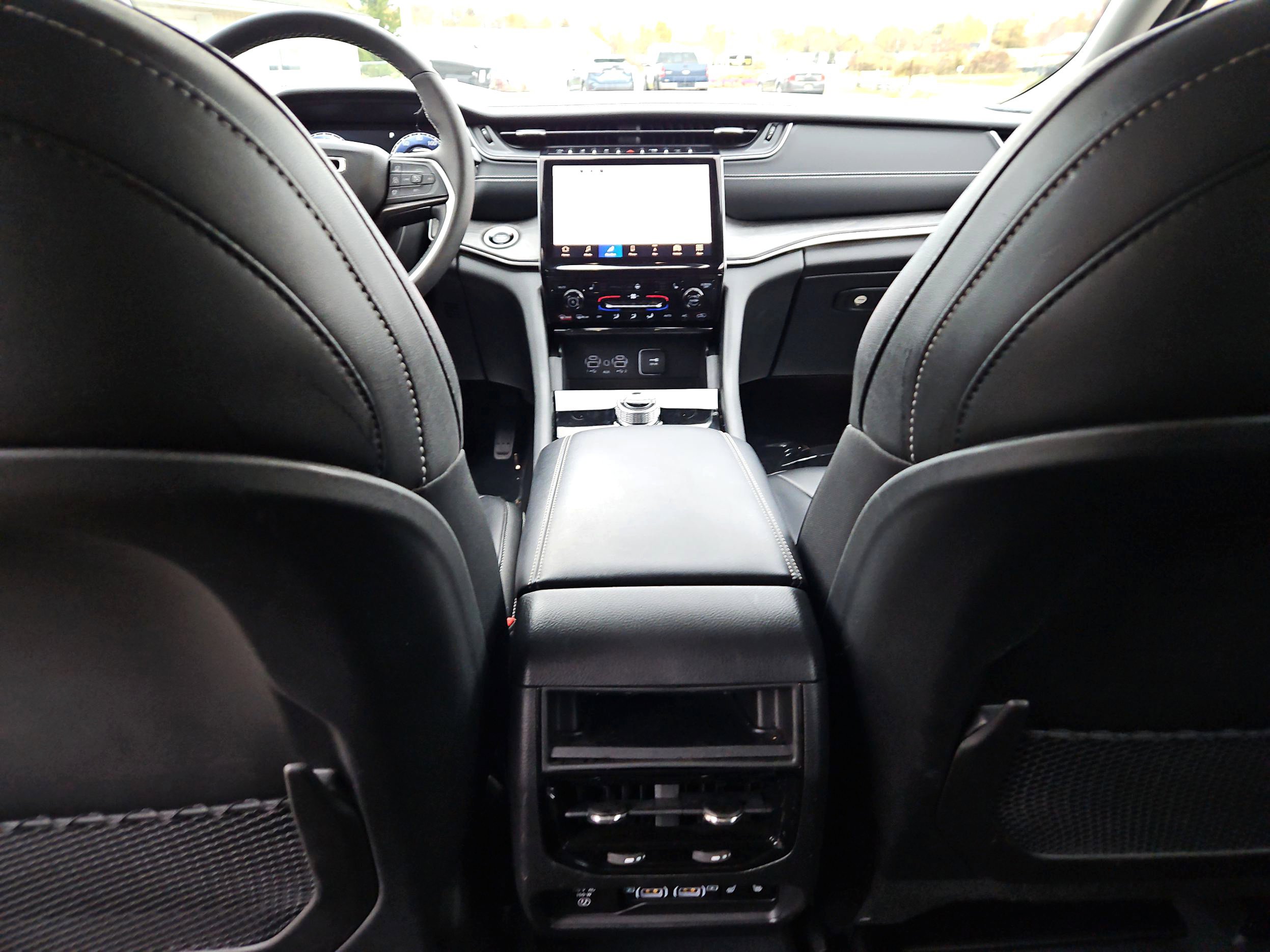Used 2023 Jeep Grand Cherokee Limited RWD image 17