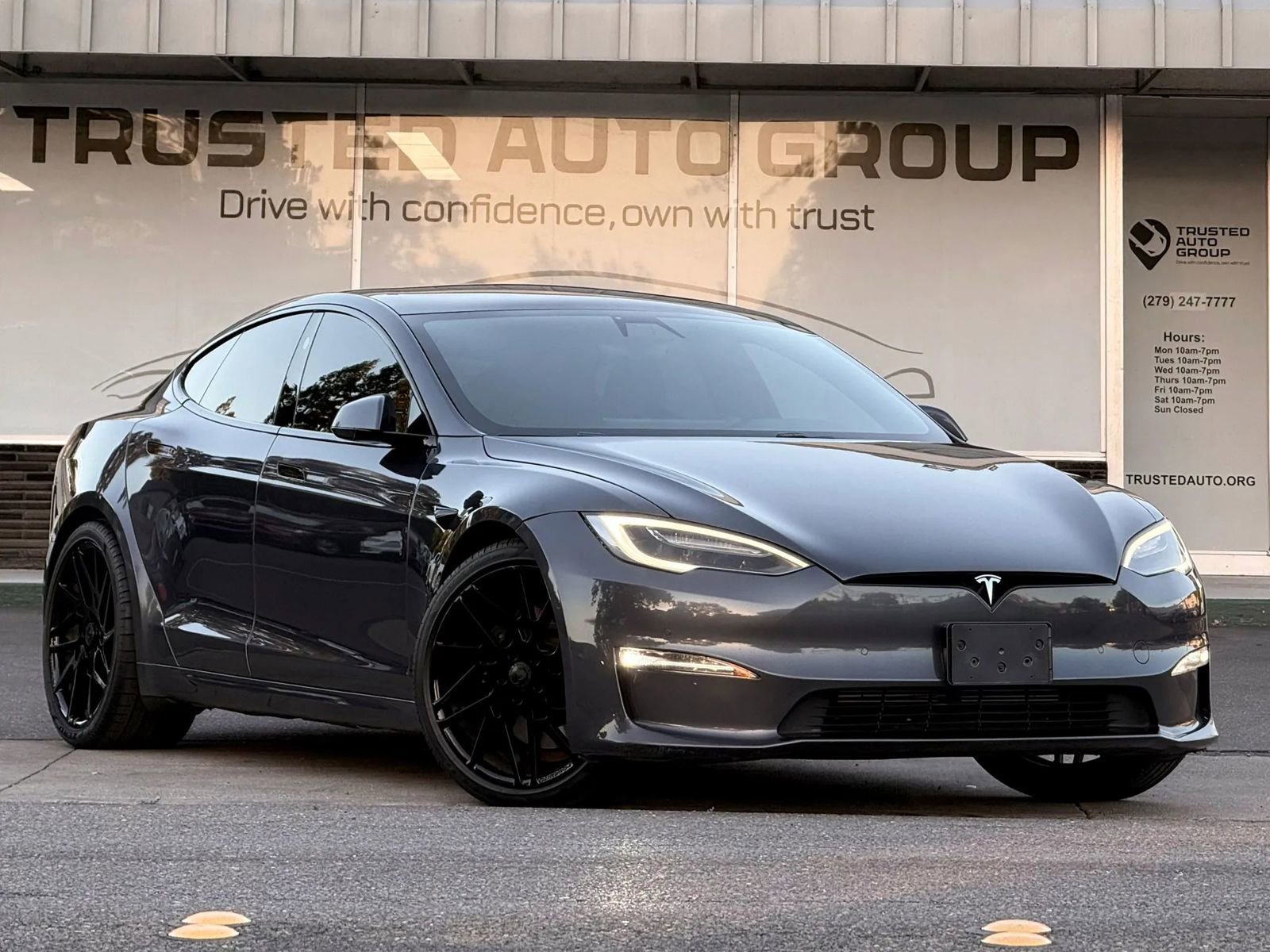 Used 2021 Tesla Model S Plaid AWD/4WD image 2