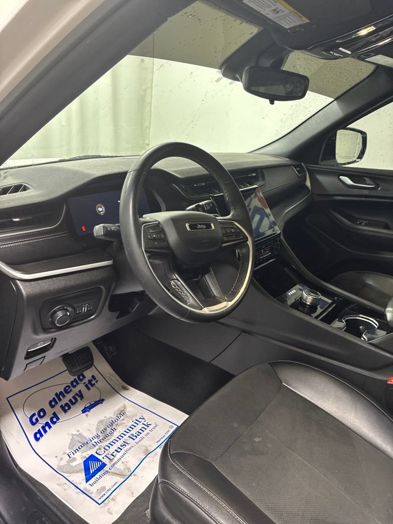 Used 2023 Jeep Grand Cherokee Altitude AWD/4WD image 13