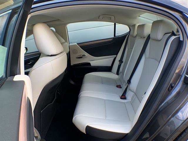 Certified 2025 Lexus ES 300h w/ Premium Package image 23