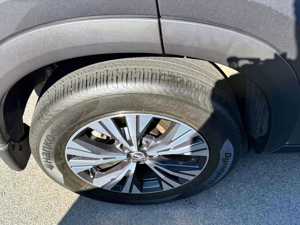 Used 2023 Nissan Rogue SV image 11