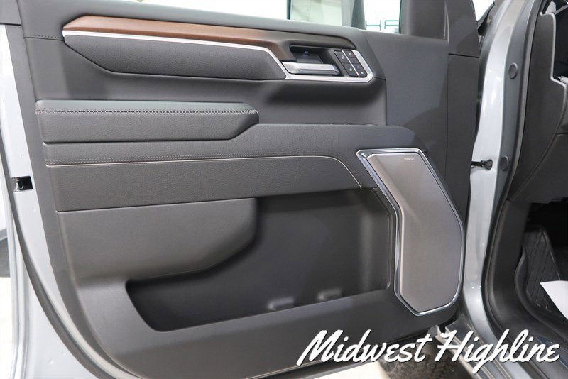 Used 2025 GMC Sierra 2500 Denali w/ Denali Reserve Package AWD/4WD image 25