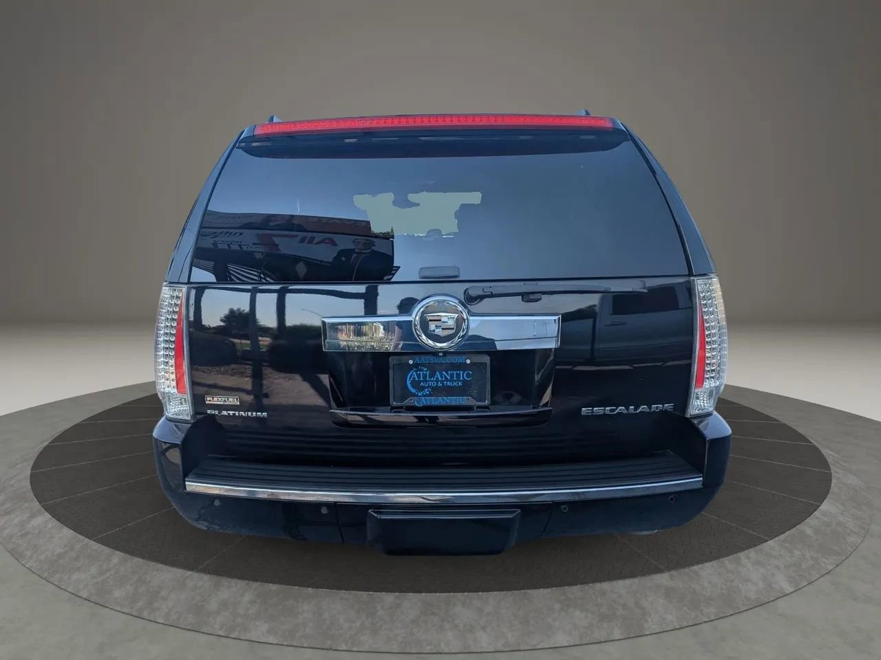 Used 2011 Cadillac Escalade Platinum image 23