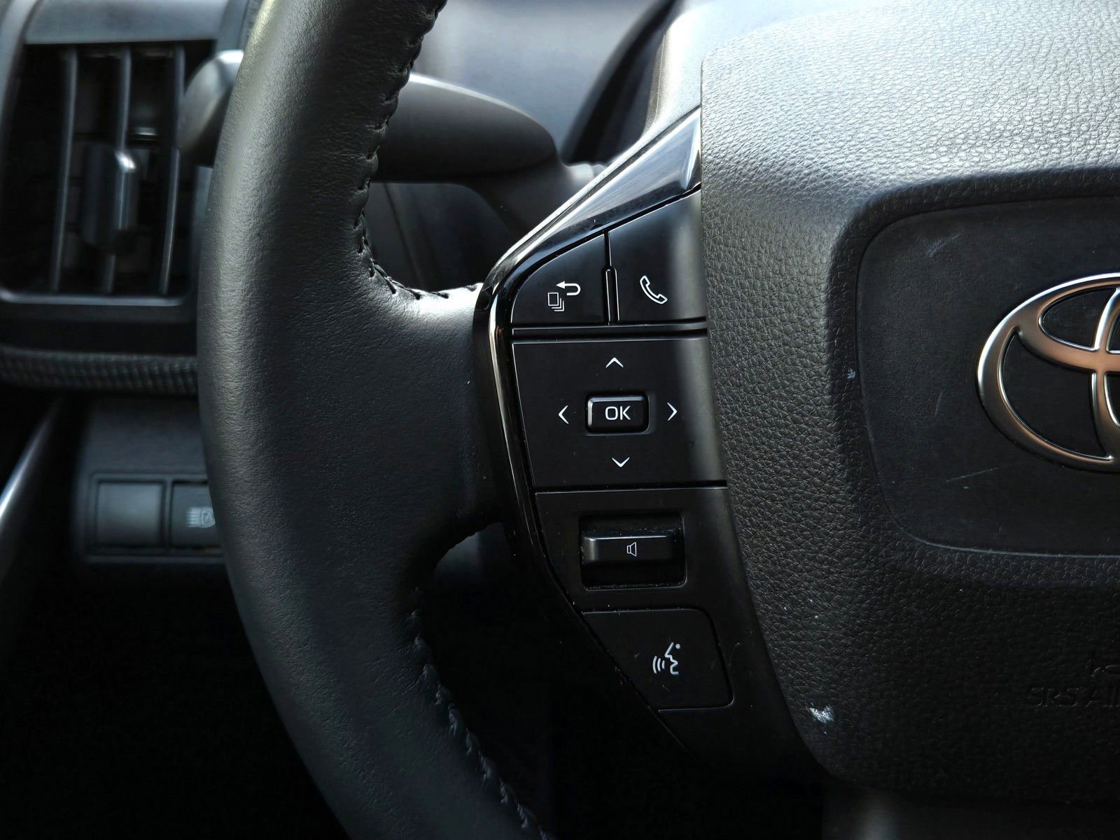 Used 2024 Toyota bZ4X Limited image 22