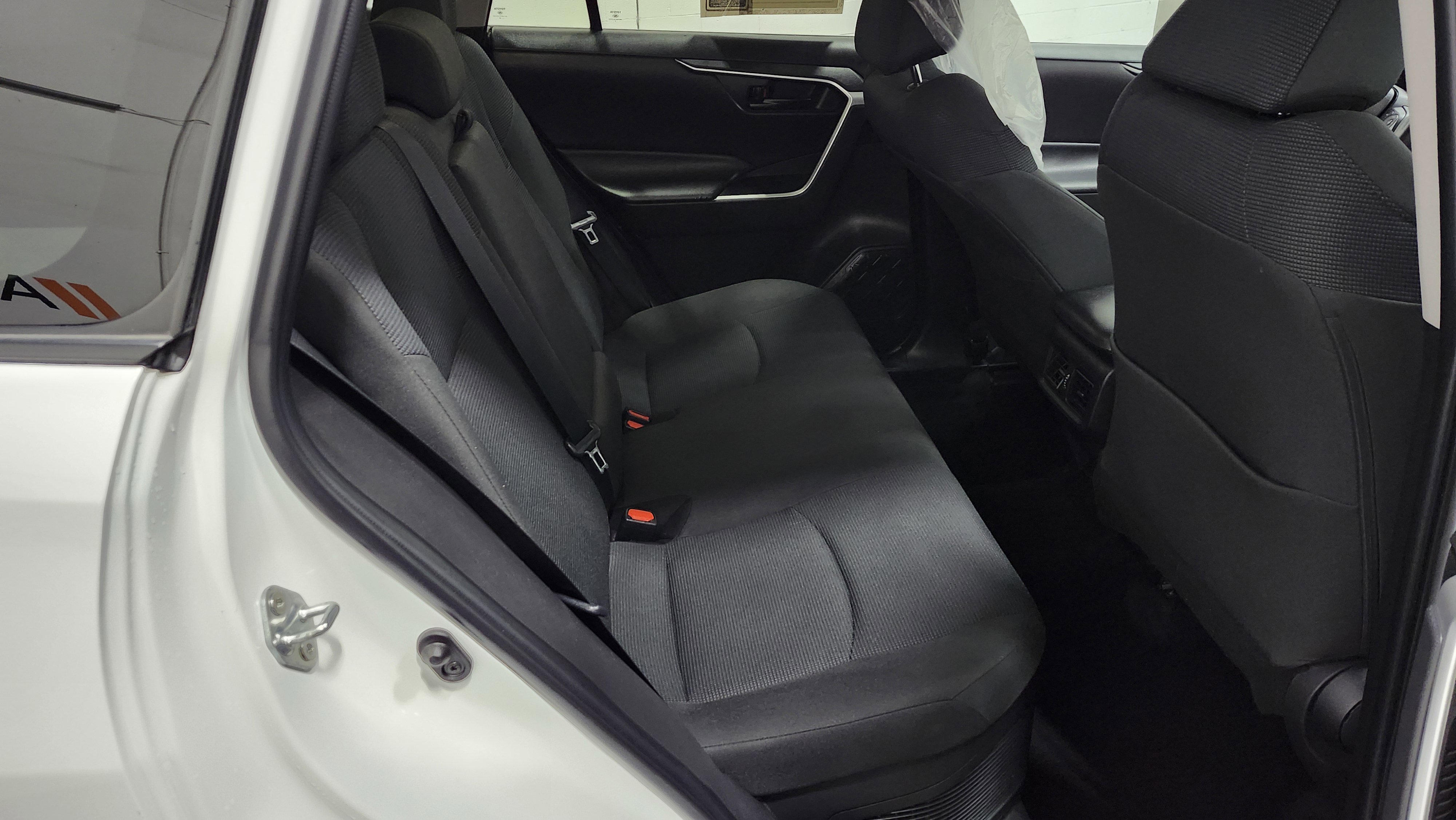 Used 2022 Toyota RAV4 LE image 17