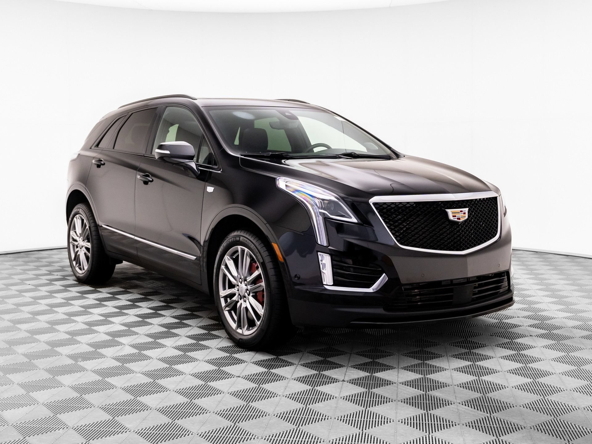 Certified 2026 Cadillac XT5 Sportv w/ LPO, Floor Liner Package AWD/4WD image 7