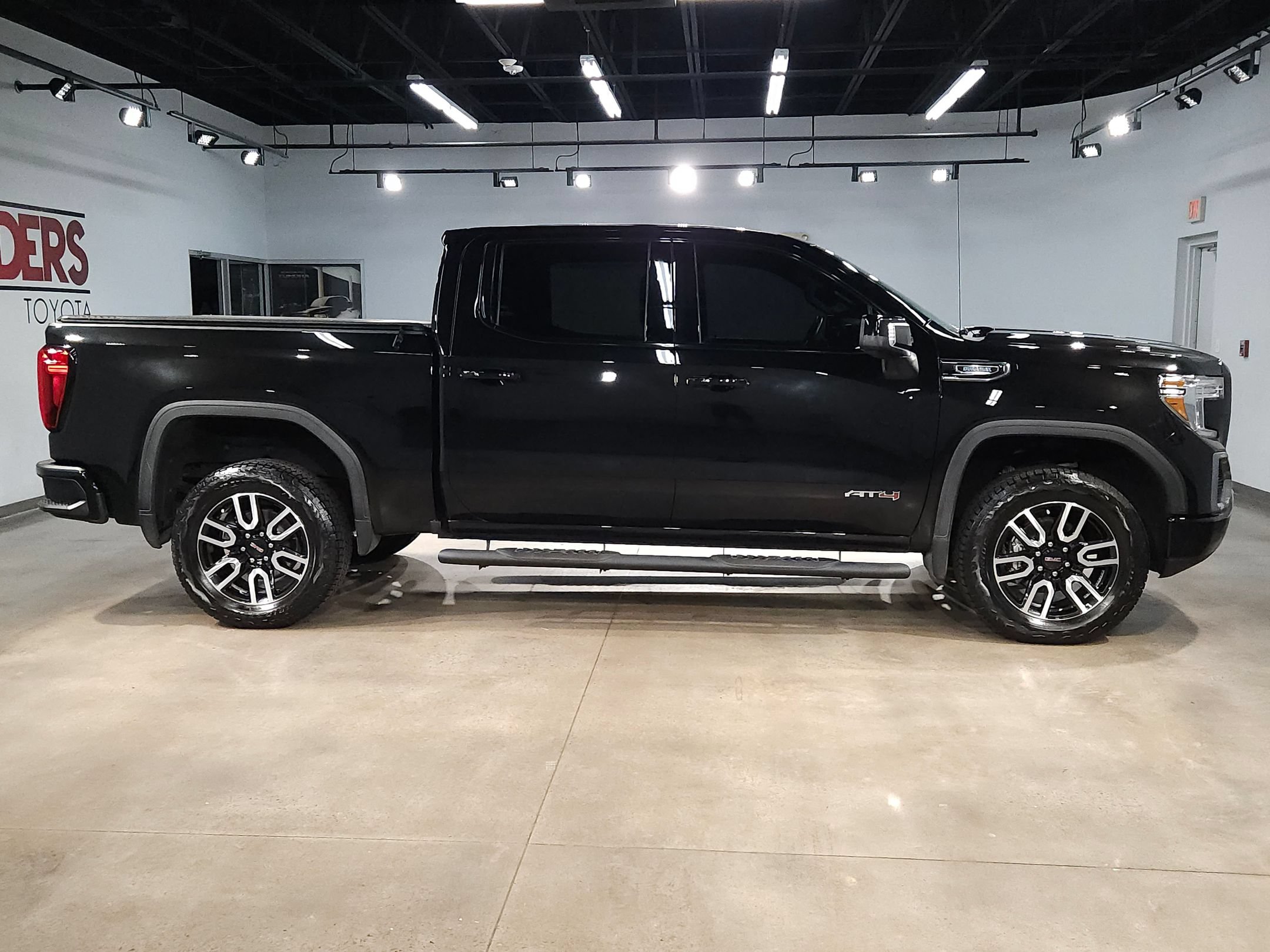 Used 2021 GMC Sierra 1500 AT4 w/ AT4 Preferred Package AWD/4WD image 8