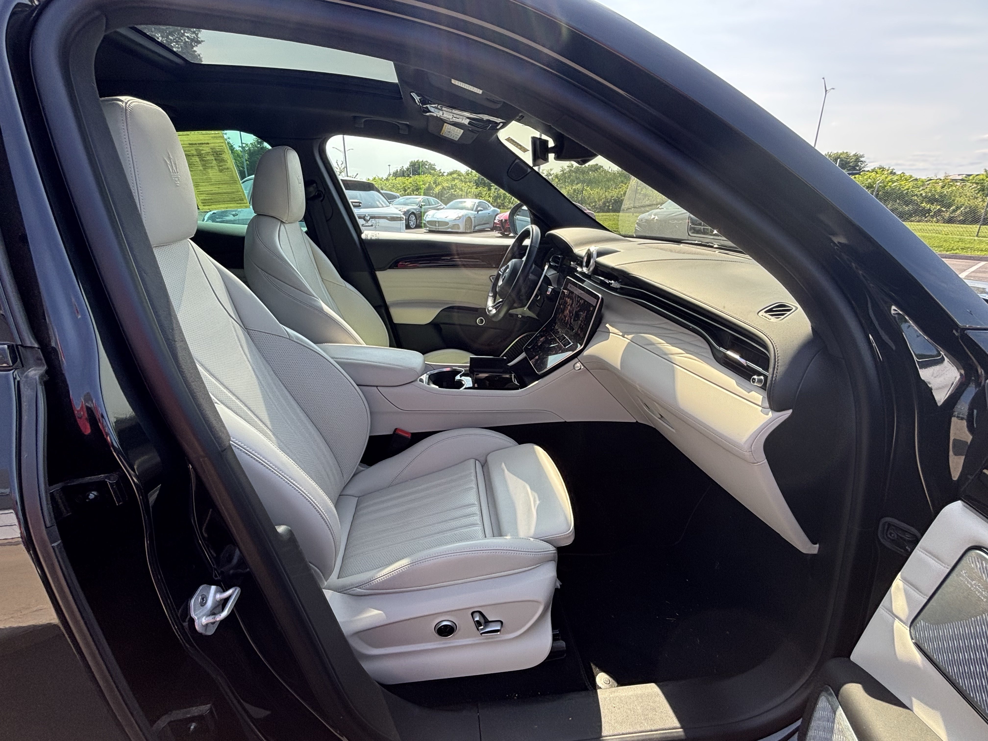 Used 2023 Maserati Grecale Folgore AWD/4WD image 32
