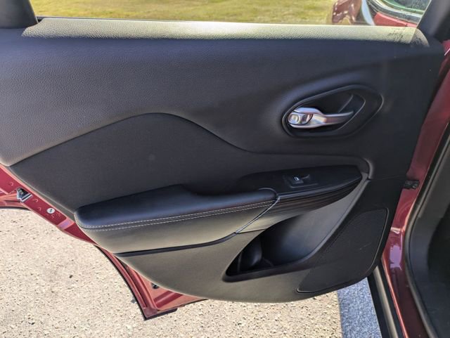 Used 2014 Jeep Cherokee Latitude FWD image 23