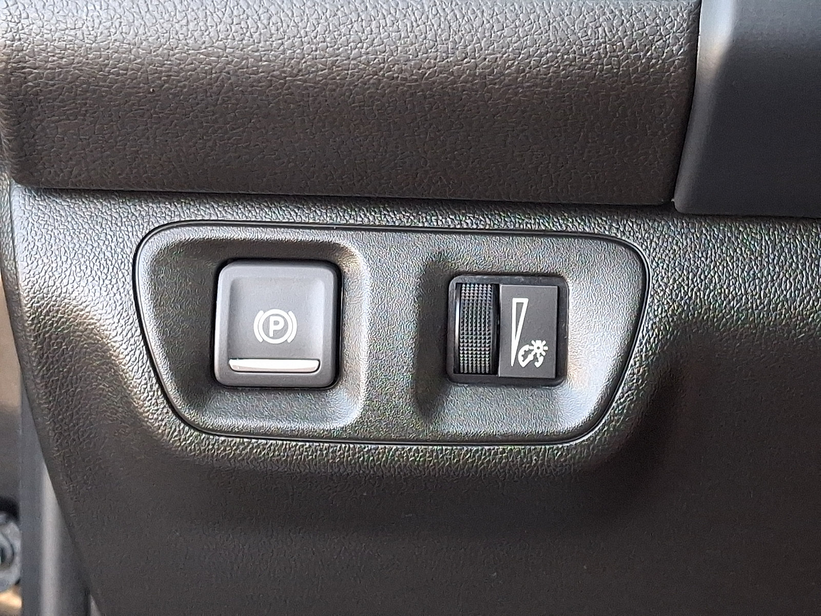 Used 2023 GMC Acadia SLT w/ LPO, Floor Liner Package FWD image 23