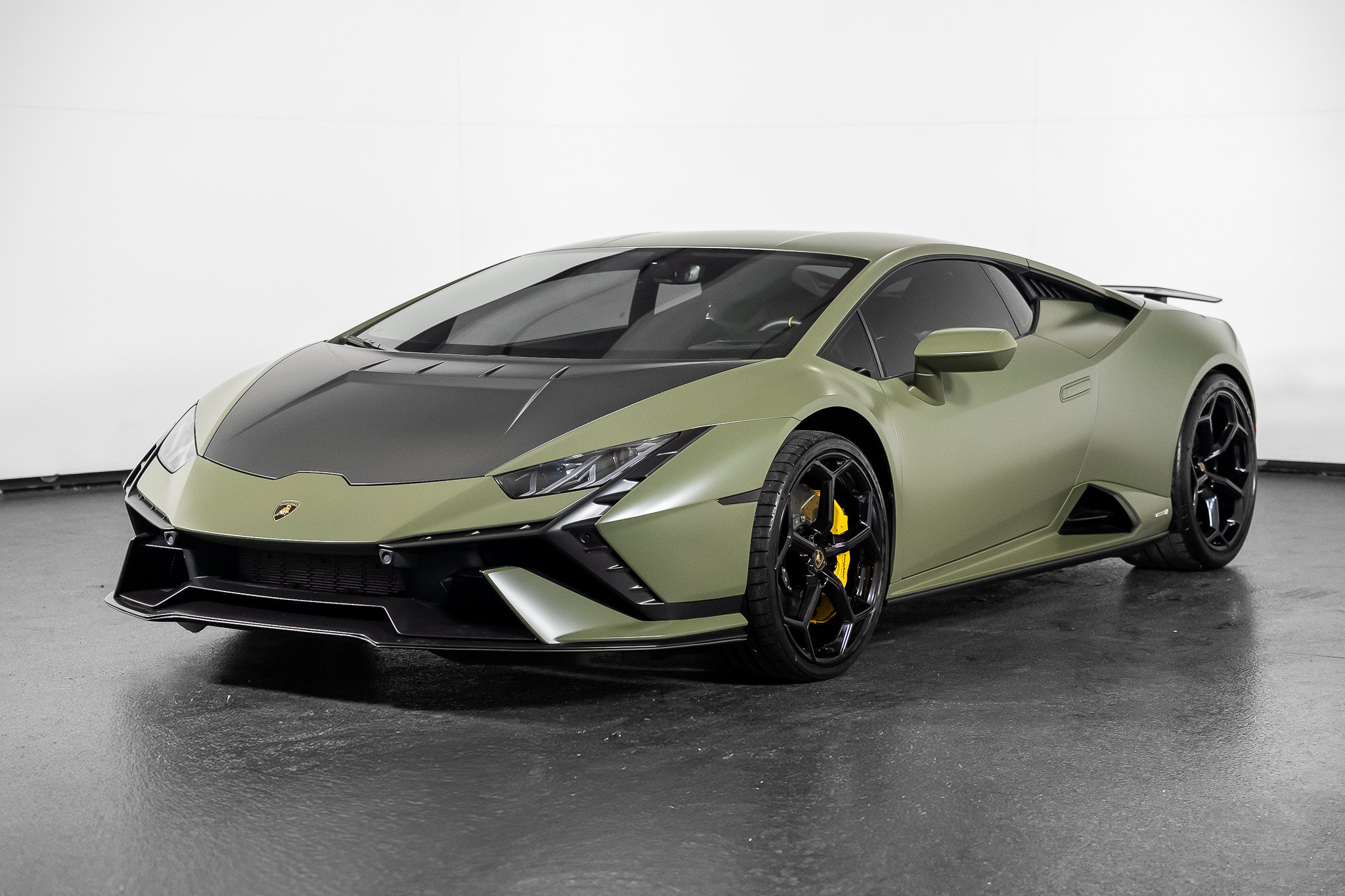 Used 2023 Lamborghini Huracan Tecnica RWD image 12