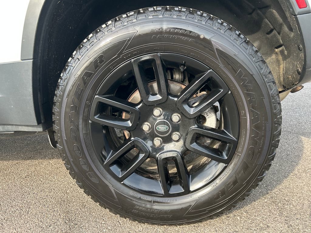 Used 2025 Land Rover Defender 110 S image 16