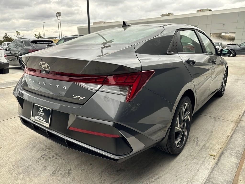 New 2026 Hyundai Elantra Limited FWD image 4