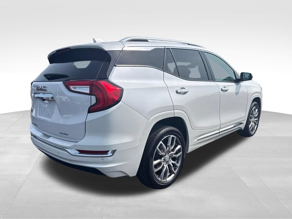 Used 2023 GMC Terrain Denali w/ Denali Premium Package AWD/4WD image 6