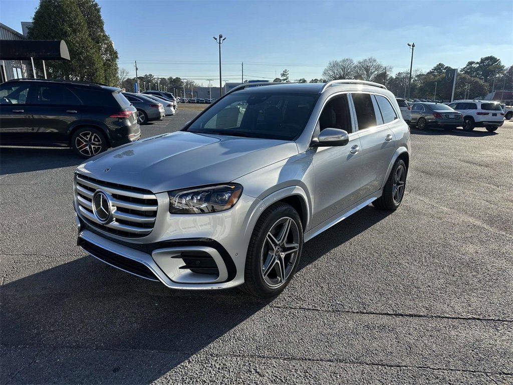 Used 2025 Mercedes-Benz GLS 450 4MATIC image 3
