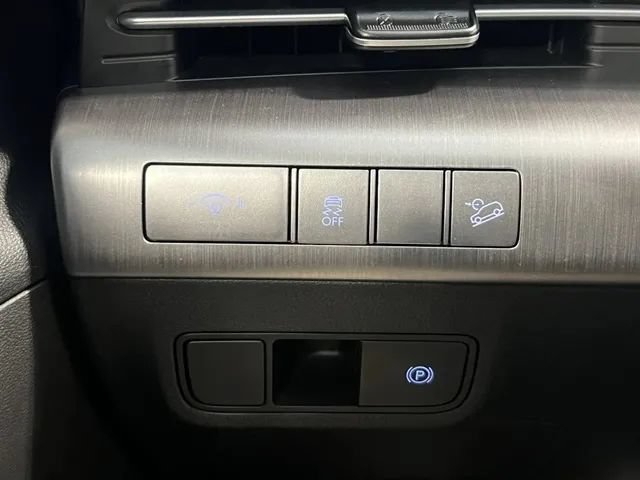 Used 2025 Hyundai Kona SEL AWD/4WD image 34