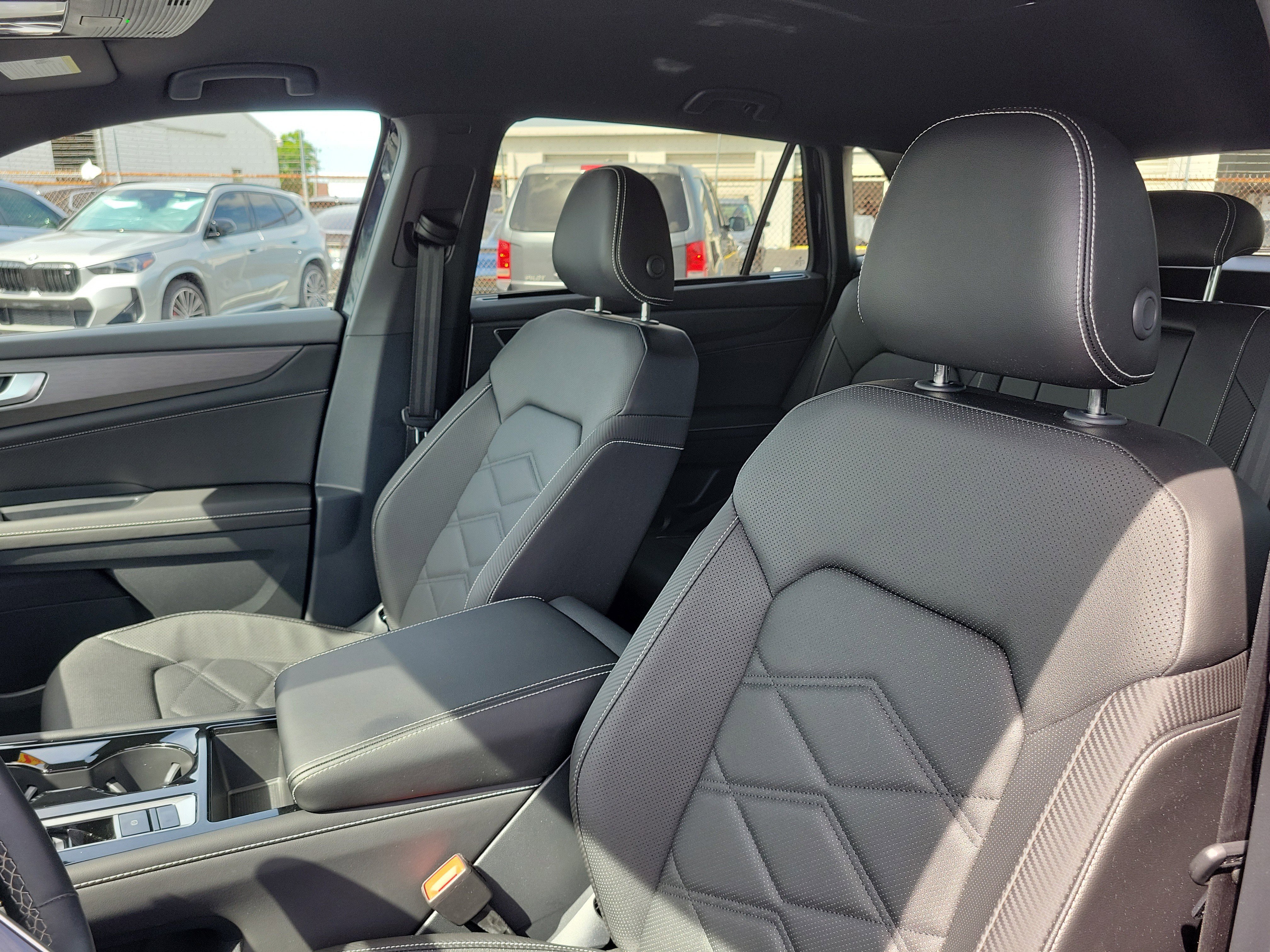 Used 2024 Volkswagen Atlas Cross Sport SE image 21