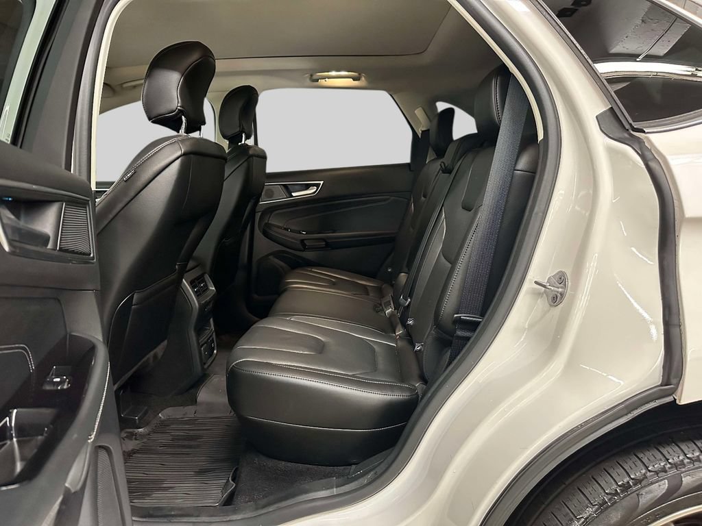 Used 2019 Ford Edge Titanium w/ Equipment Group 301A AWD/4WD image 21