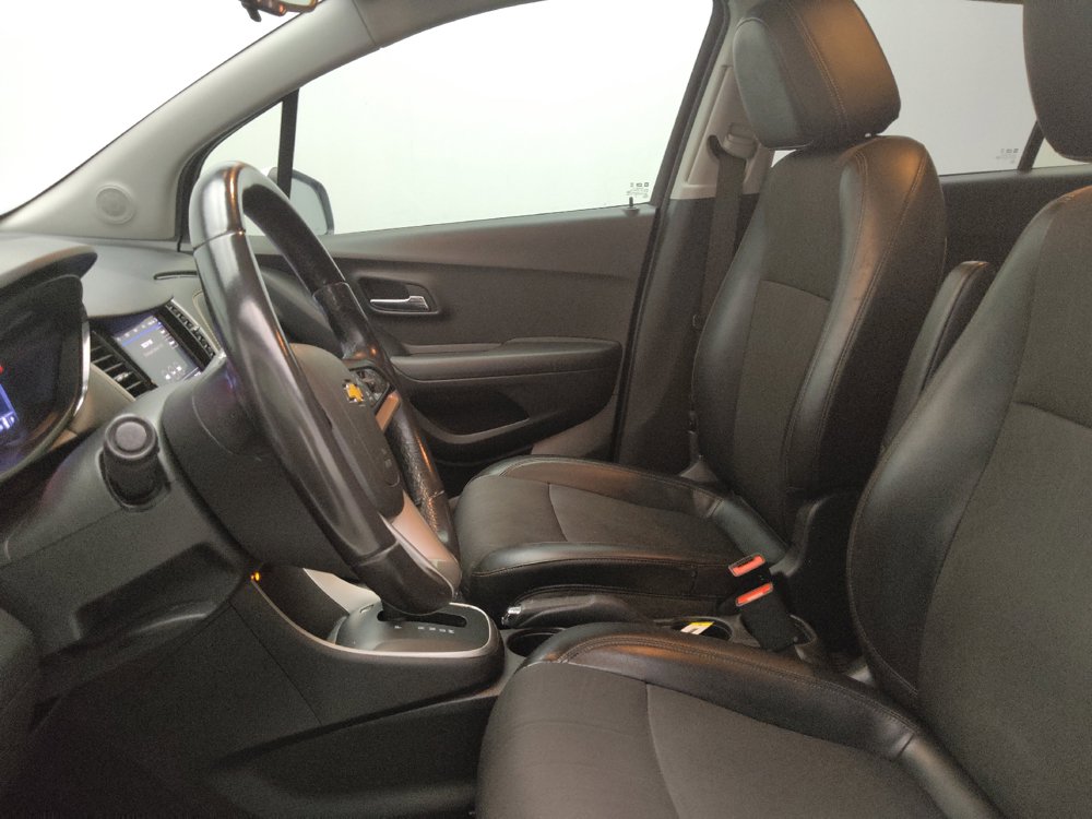 Used 2020 Chevrolet Trax LT w/ LT Convenience Package FWD image 17