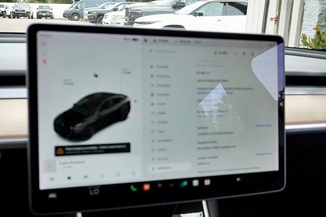 Used 2021 Tesla Model Y Long Range AWD/4WD image 30