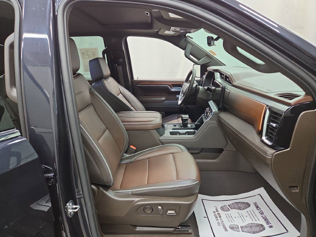 Used 2023 GMC Sierra 1500 Denali w/ Technology Package AWD/4WD image 11