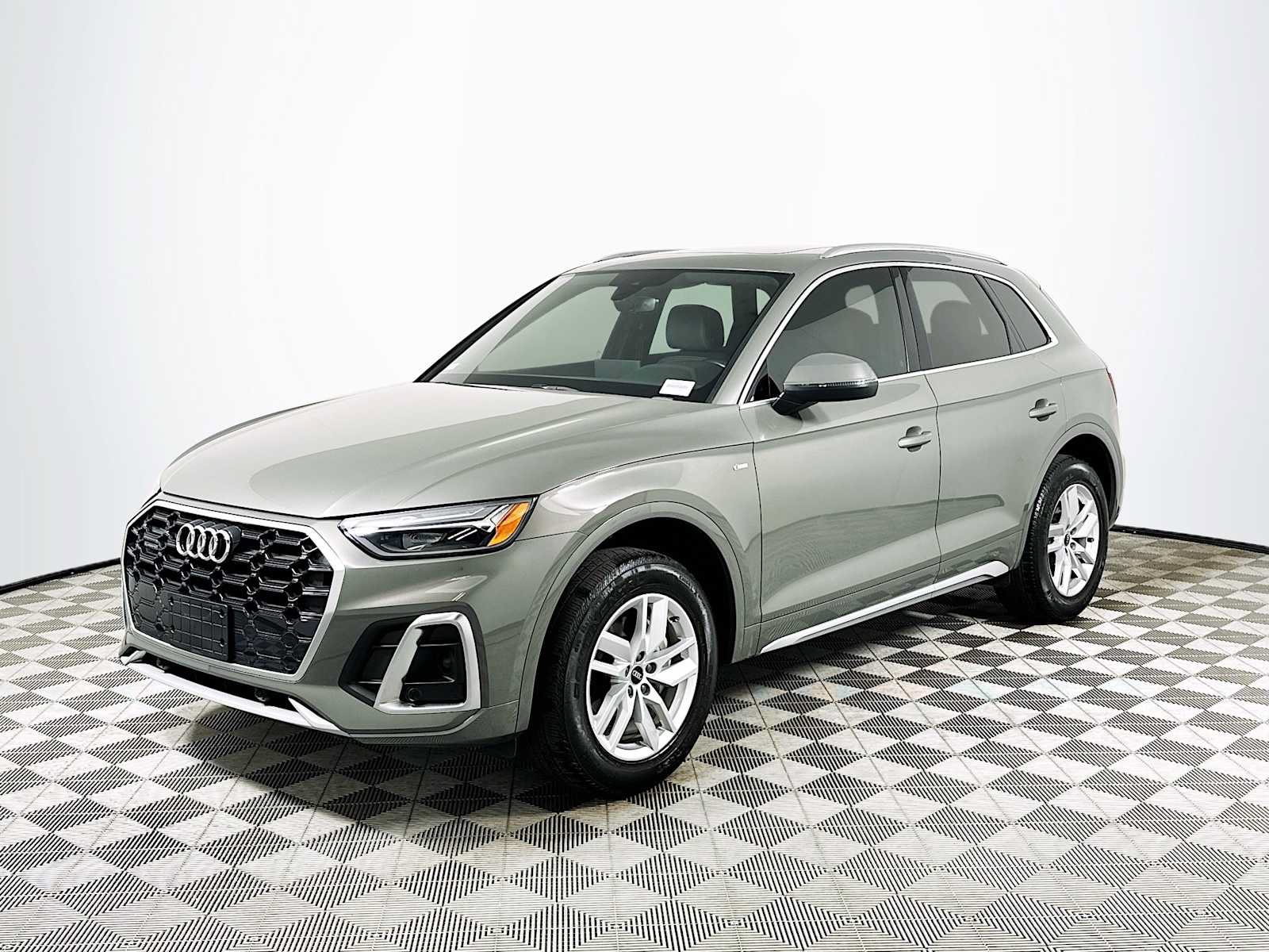 Certified 2023 Audi Q5 2.0T Premium w/ Convenience Package AWD/4WD image 3