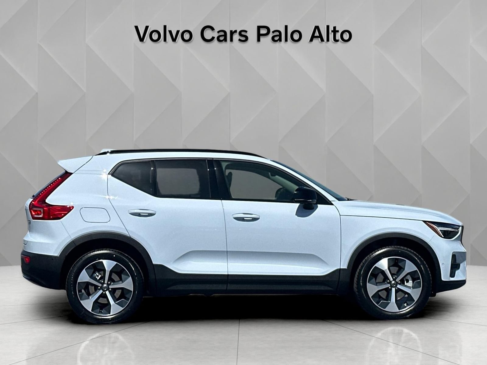 New 2026 Volvo XC40 B5 Plus w/ Climate Package AWD/4WD image 10