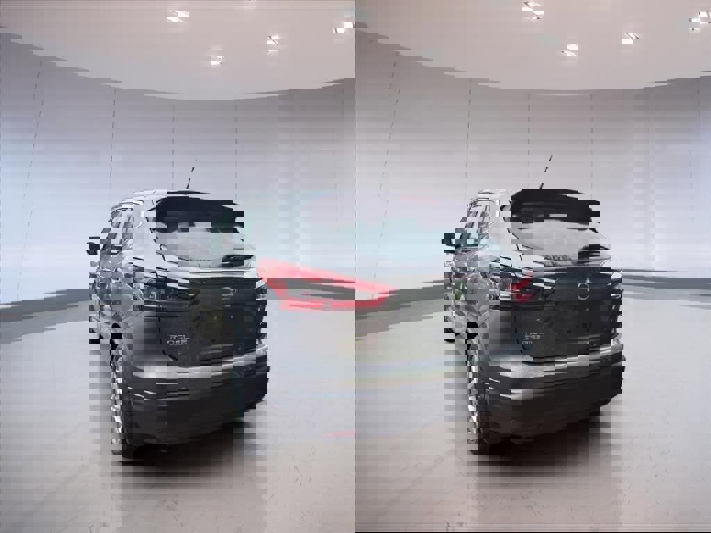 Used 2022 Nissan Rogue Sport S image 3