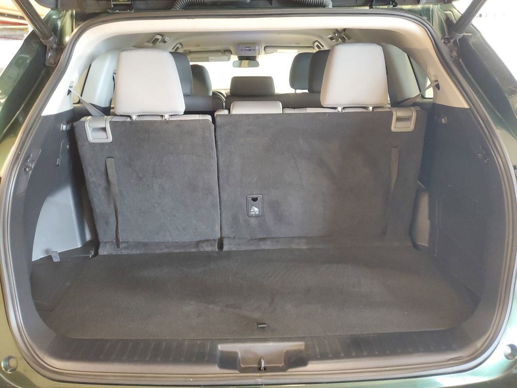 Used 2023 Toyota Highlander LE image 8