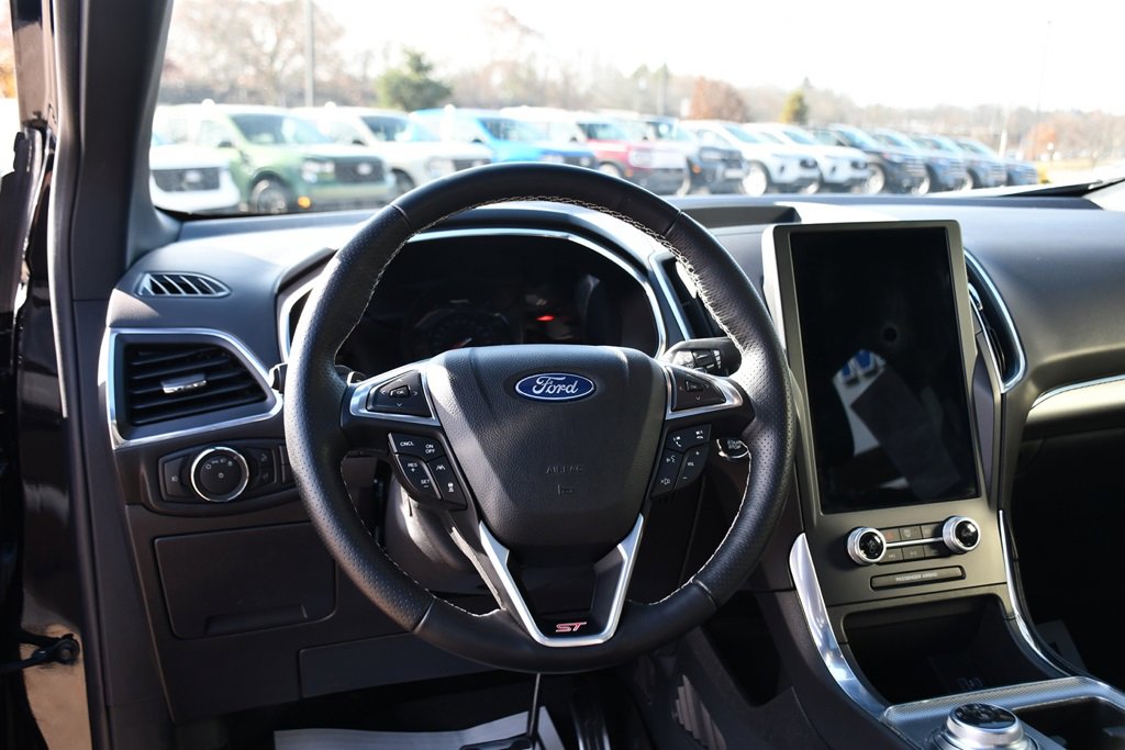 Used 2021 Ford Edge ST w/ Equipment Group 401A image 12