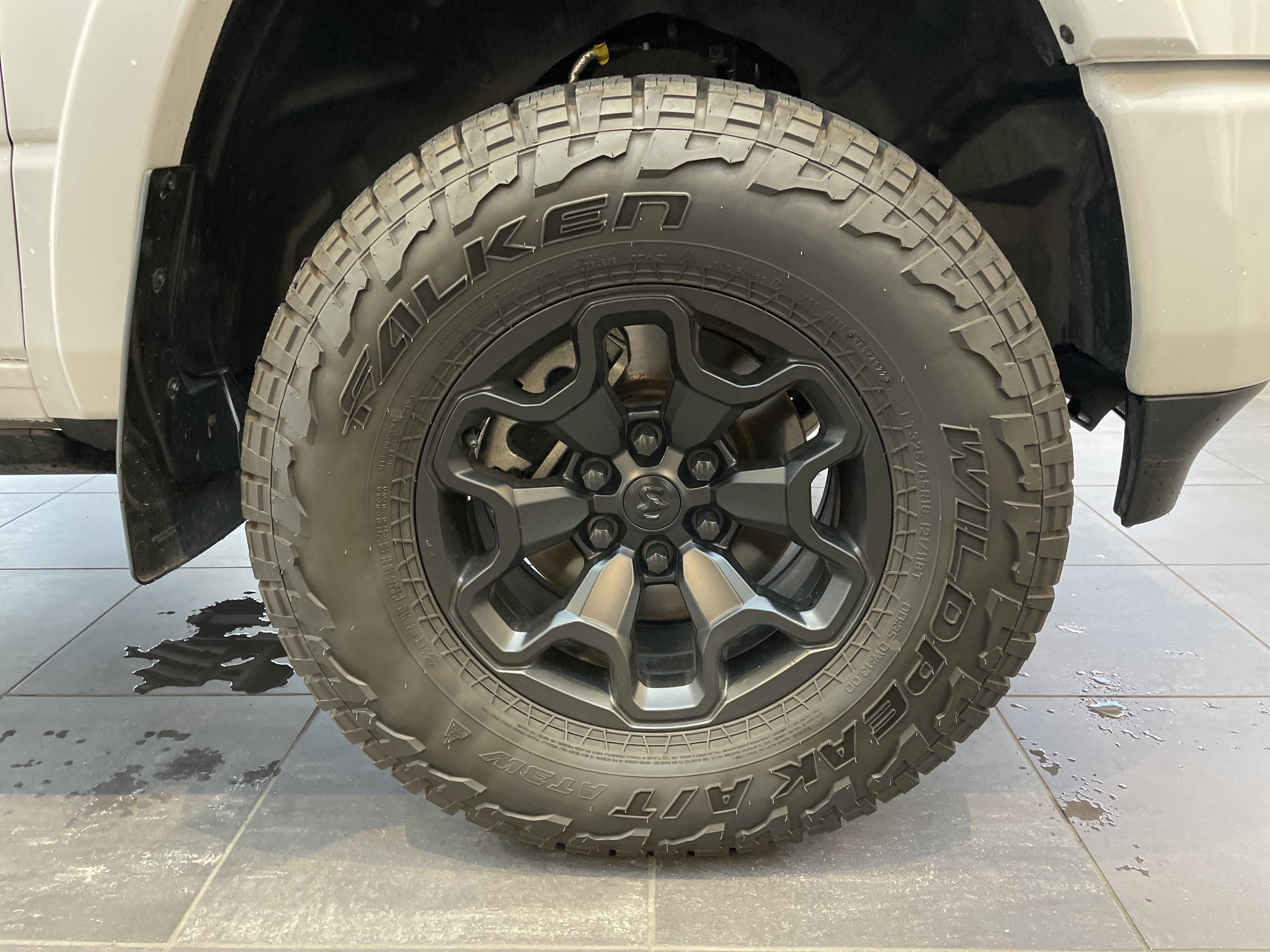 Used 2023 RAM 1500 Limited AWD/4WD image 12