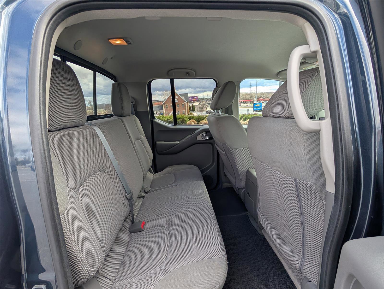 Used 2016 Nissan Frontier SV image 11