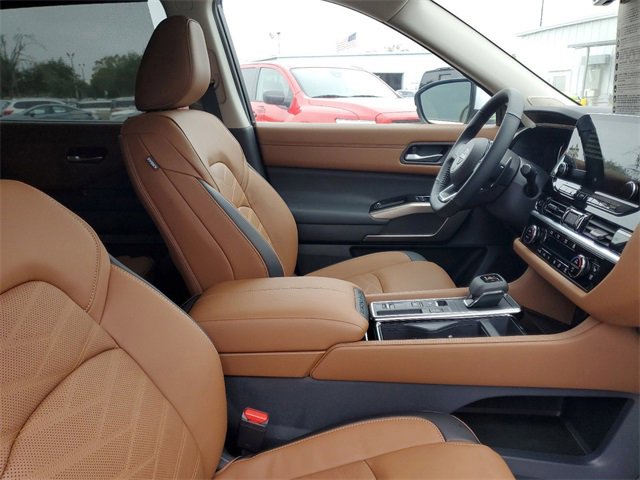 New 2025 Nissan Pathfinder Platinum image 33