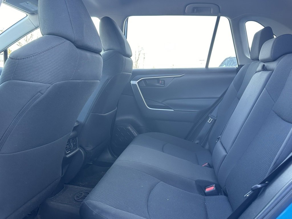 Used 2021 Toyota RAV4 LE image 12