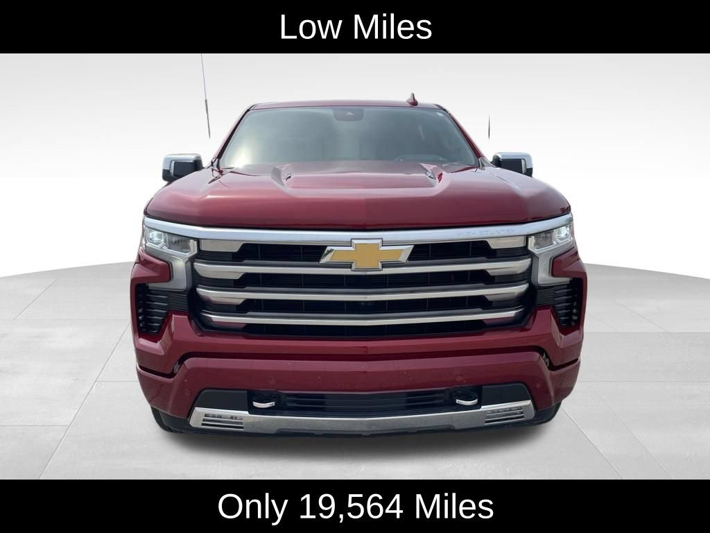 Used 2025 Chevrolet Silverado 1500 High Country AWD/4WD image 2