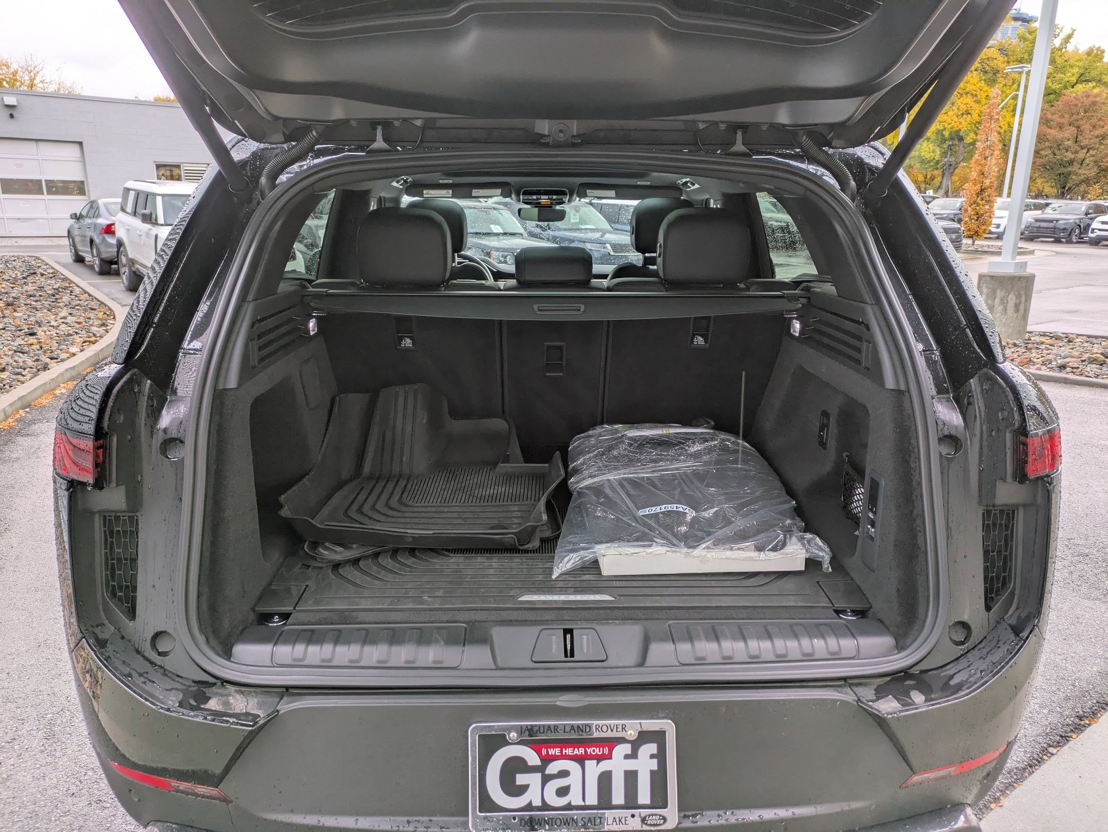 Used 2025 Land Rover Range Rover Sport image 32