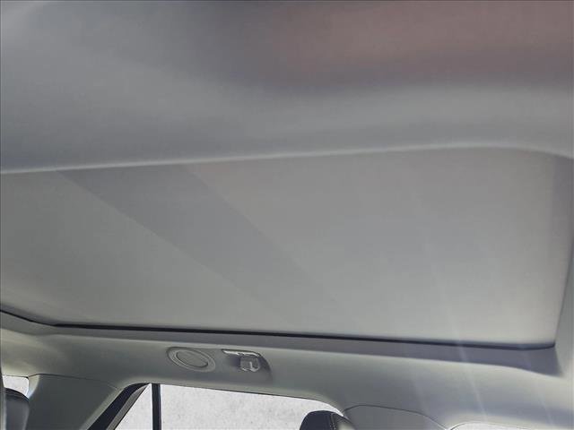 Used 2022 Ford Explorer XLT w/ Equipment Group 202A image 23