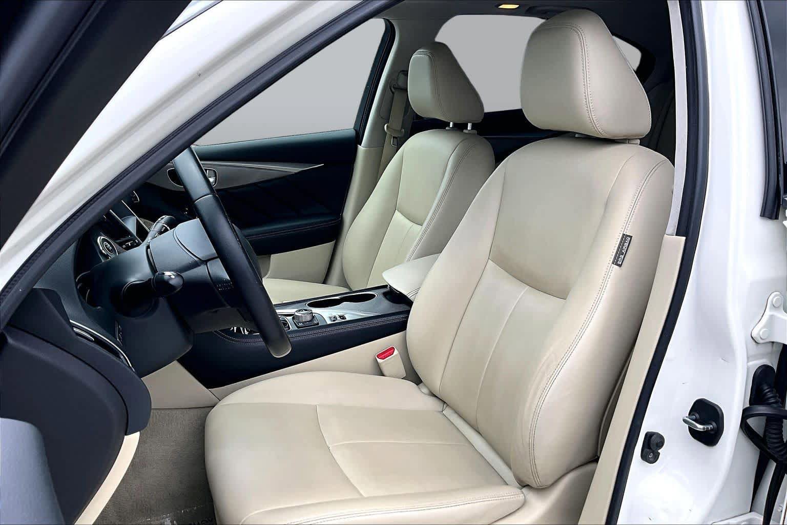 Used 2017 INFINITI Q50 Signature Edition RWD image 7