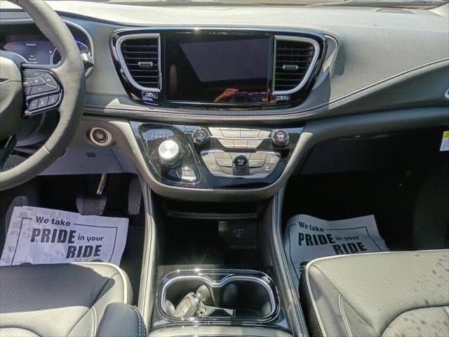 New 2027 Chrysler Pacifica Limited w/ S Appearance Package AWD/4WD image 29