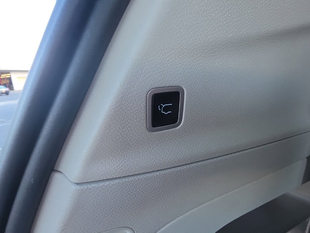 Used 2024 Chrysler Pacifica Touring-L FWD image 15